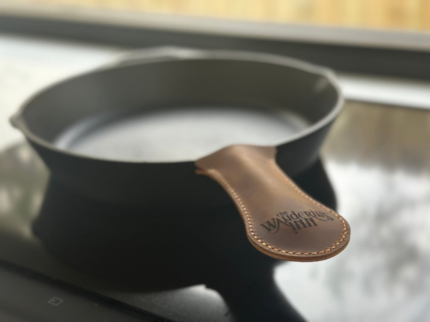 Erin's Frying Pan Bundle (Pan, Stand and Handle) - The Wandering Inn Store - pirateaba