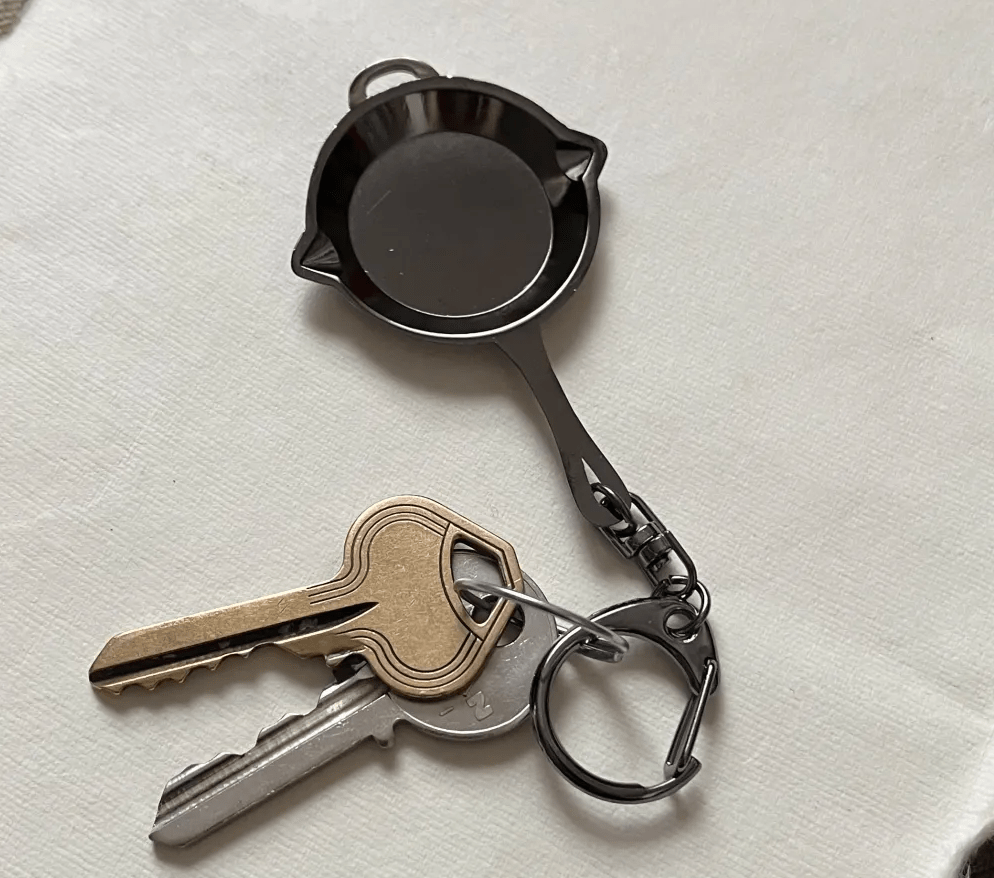 Frying Pan Keychain - The Wandering Inn Store - pirateaba