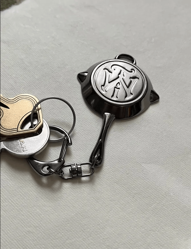 Frying Pan Keychain - The Wandering Inn Store - pirateaba
